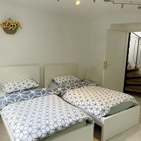 Lejlighed Messe, 2-bedroom Duplex With Kitchen And Garden