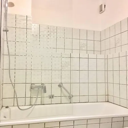 Messe, 2-bedroom Duplex With Kitchen&garden Apartment Düsseldorf